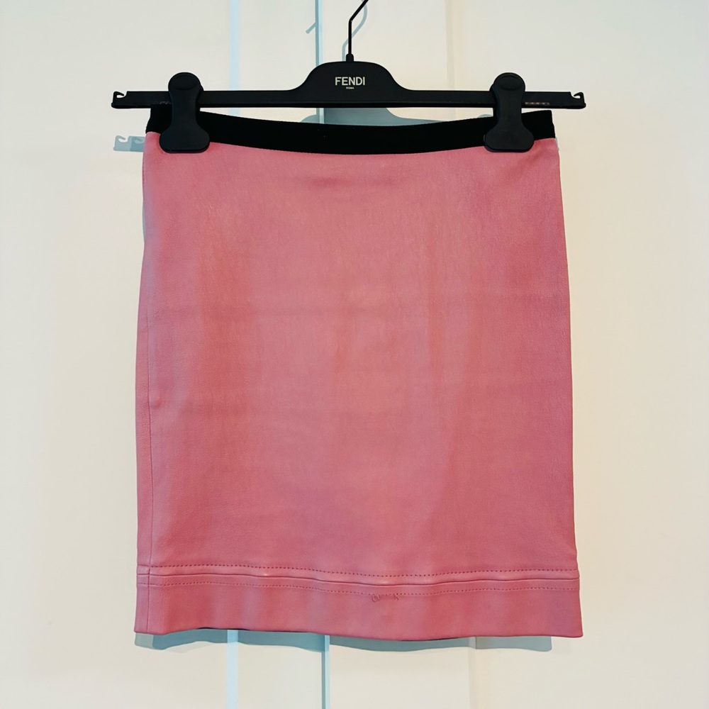 Helmut Lang 💗 Pink Leather Pencil Skirt - Chic and Timeless ✨